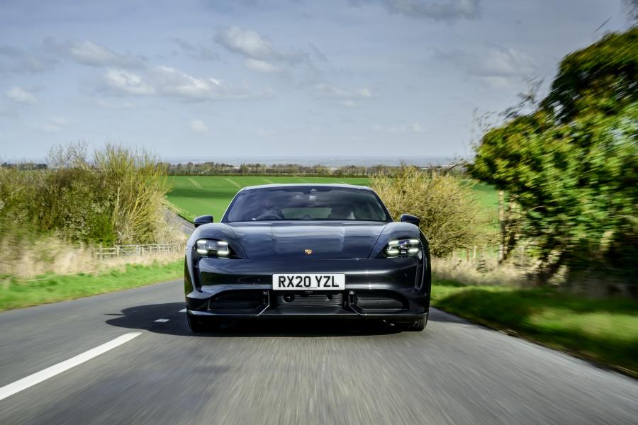  Porsche Taycan Turbo 2020 года  (UK) (фото 4 из 40)
